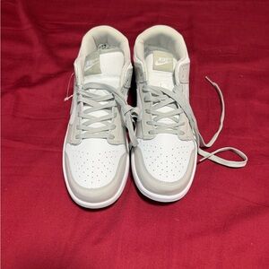 Nike Low-Top Sneakers in White and Light Gray